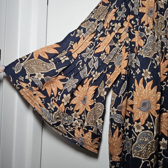 Tularosa Floral Peasant Blouse Bohemian Boho Bell Sleeves Size Small NWOT - Picture 4 of 7